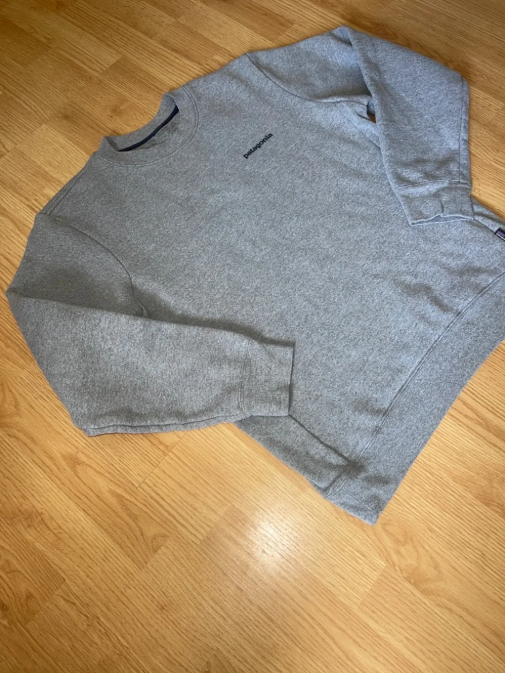 Patagonia Unisex Gray P-6 Logo Uprisal Crewneck Size Small Women’s size Medium